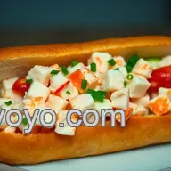 Classic New England Style Lobster Roll: A Delicious Summer Staple