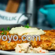 How to Make Phillips Crab Cakes: My Grandmother&rsquo;s Secret Recipe